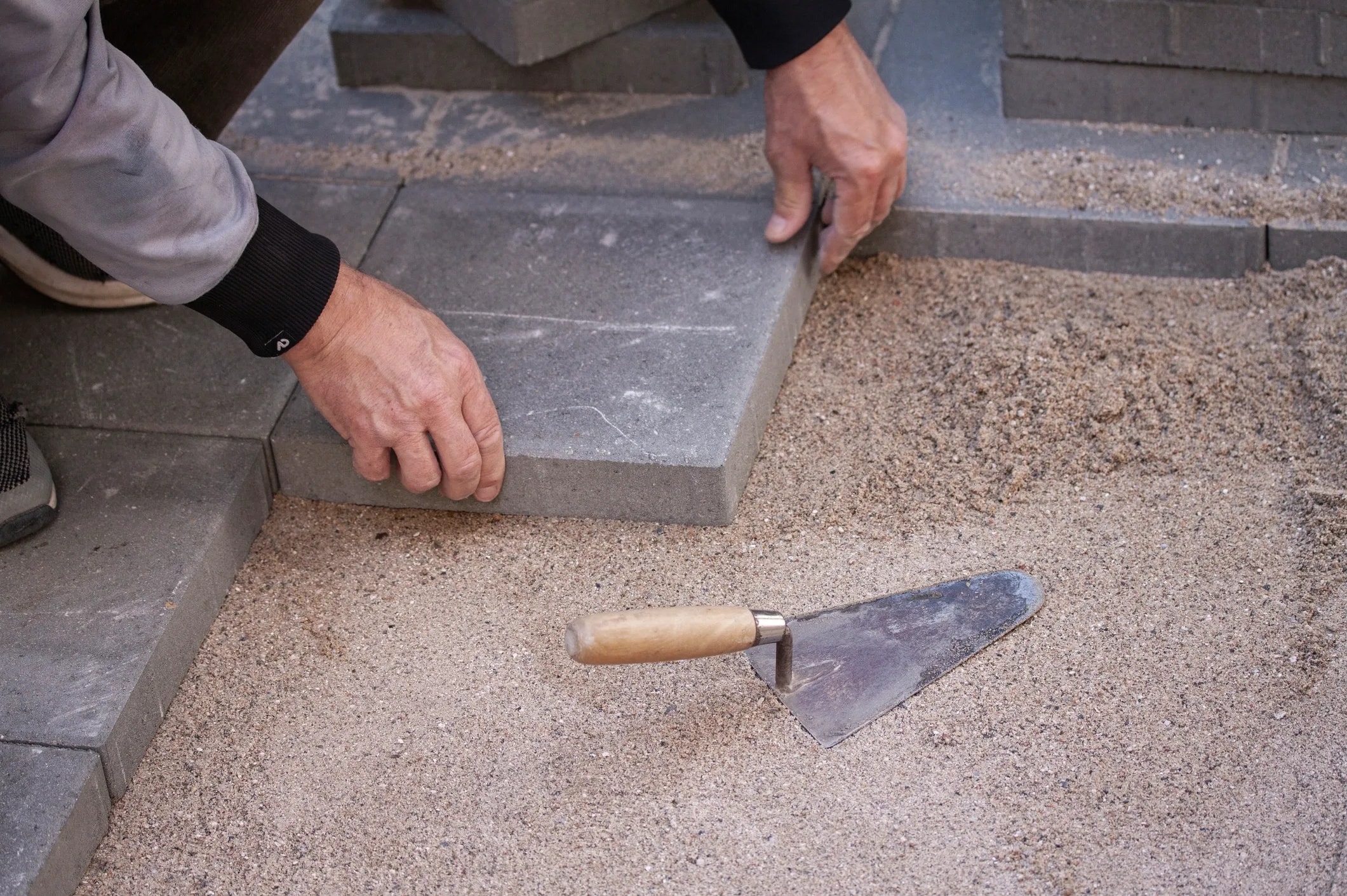 DC Contractors craftsman laying stone pavers